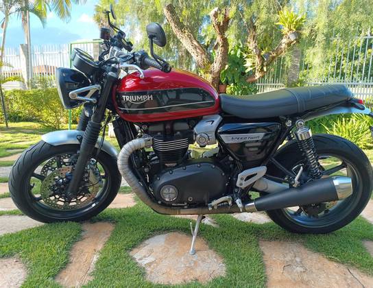 TRIUMPH SPEED TWIN 